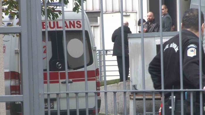 Şişli’deki Cevahir Avm’de Bir Kişi 5’inci Kattan Atladı