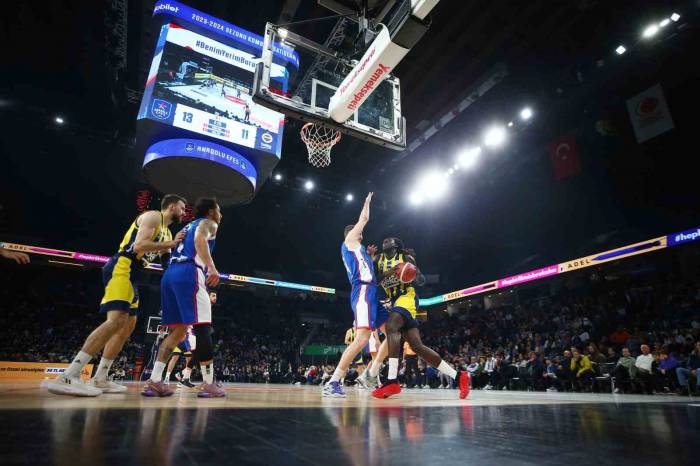 Basketbol Süper Ligi: A. Efes: 81 - Fenerbahçe Beko: 80