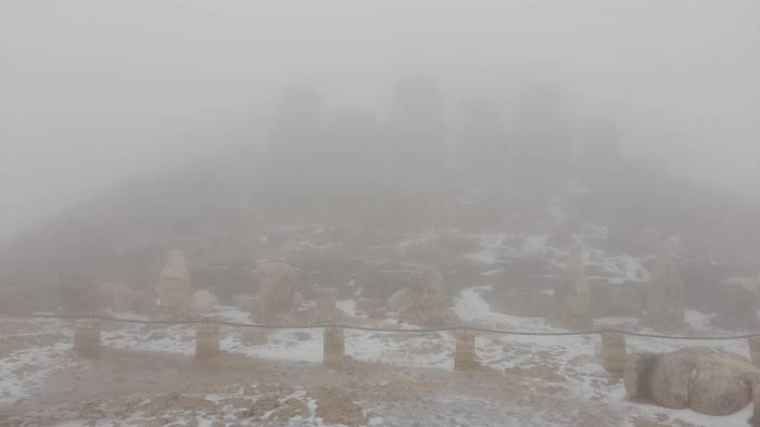 Beyaza Bürünen Nemrut Dağı Sisin Etkisine Girdi