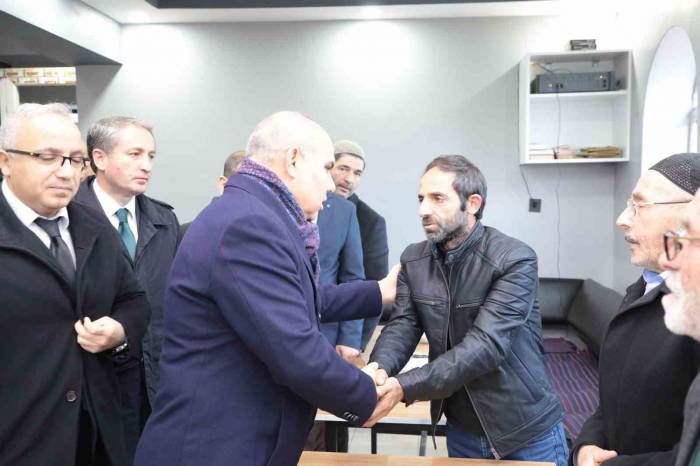Servis Minibüsü İle Kamyonet Çarpıştı: Lise Öğrencisi Hayatını Kaybetti