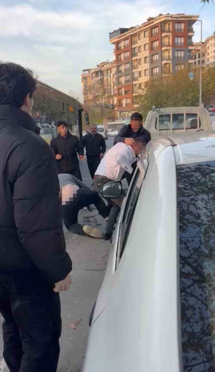 Eyüpsultan’da İett Otobüsündeki Kavganın Yeni Görüntüleri Ortaya Çıktı