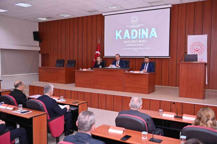 Aydın’da Kadına Karşı Şiddet Masaya Yatırıldı