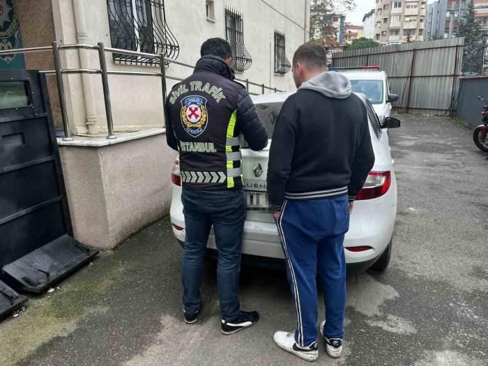 Bağdat Caddesi’nde Tehlikeli Hareketler Yapan Sürücüye 6 Bin 323 Tl Ceza