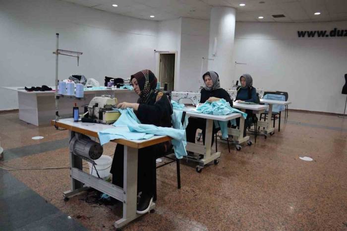 Dikiş Makineleri Gazze İçin Çalıştı