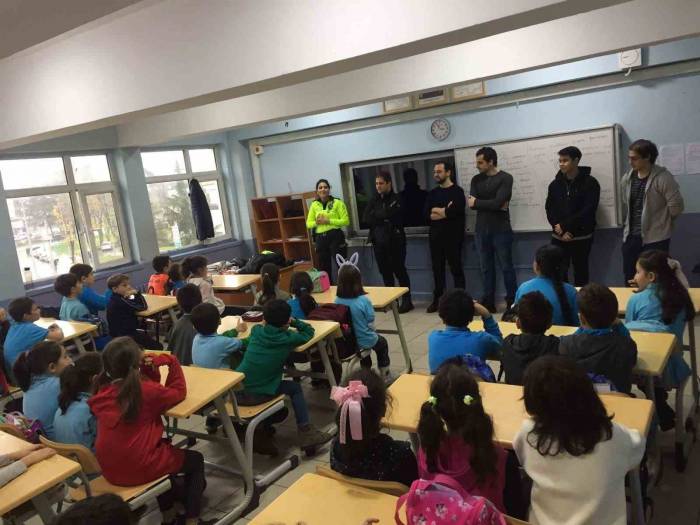 Polis Vatandaşı Bilgilendiriyor