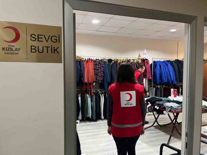 Öğrencilerin Kıyafet Ve Bot İhtiyacını Karşılayabileceği Butik Esogü’de Açıldı