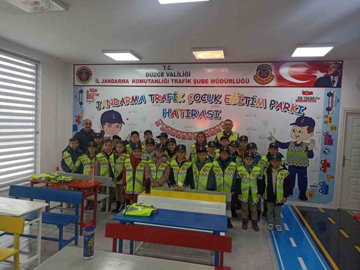 Geleceğin Sürücüleri Kuralları Öğrendi