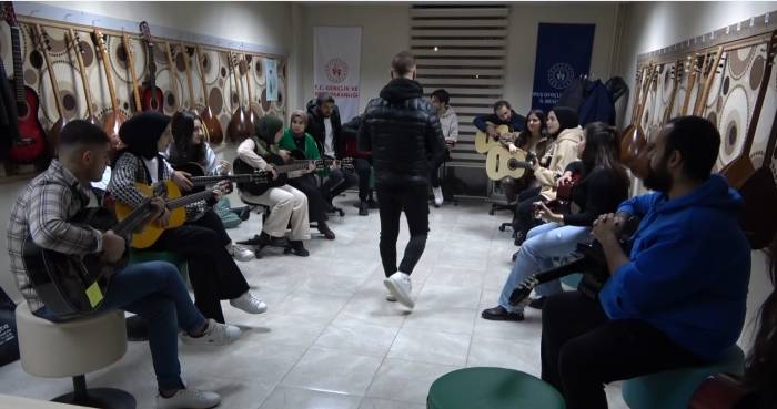 Muş’ta Gitar Kursuna Yoğun İlgi