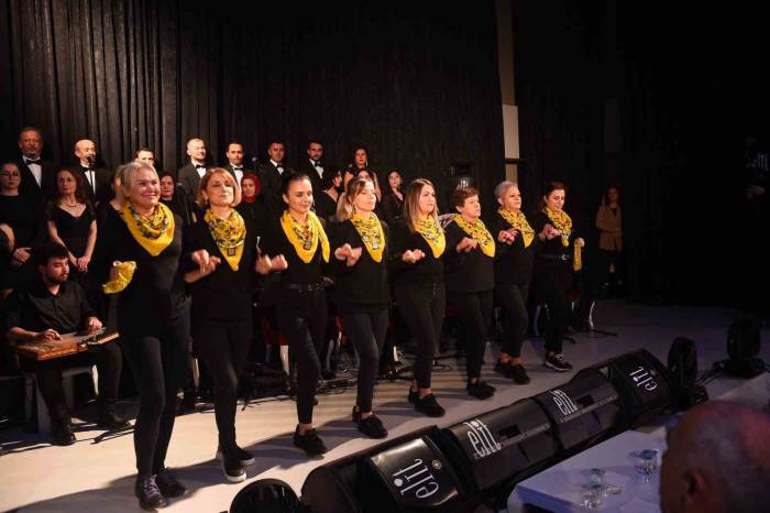 İlk Türk Kadın Mitinginin Yıldönümünde Kasmek Konseri Büyük İlgi Gördü