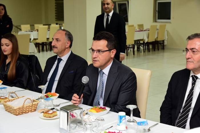 Rektör Topal, Kastamonu Üniversitesi Öğrenci Topluluk Temsilcileri İle Bir Araya Geldi