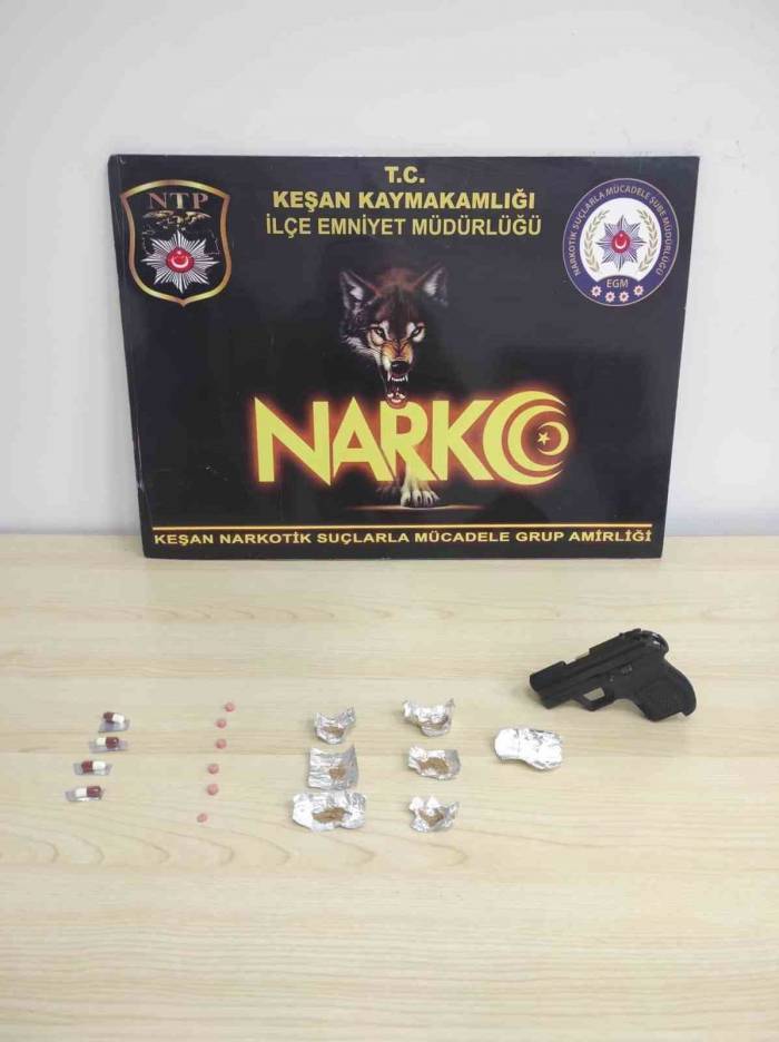 Keşan’da Üst Ve Ev Aramasında Uyuşturucu Ele Geçirilen 2 Şüpheli Gözaltına Alındı