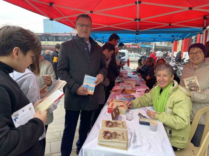 Kitap Okumaya Özendirmek İçin Yürüdüler