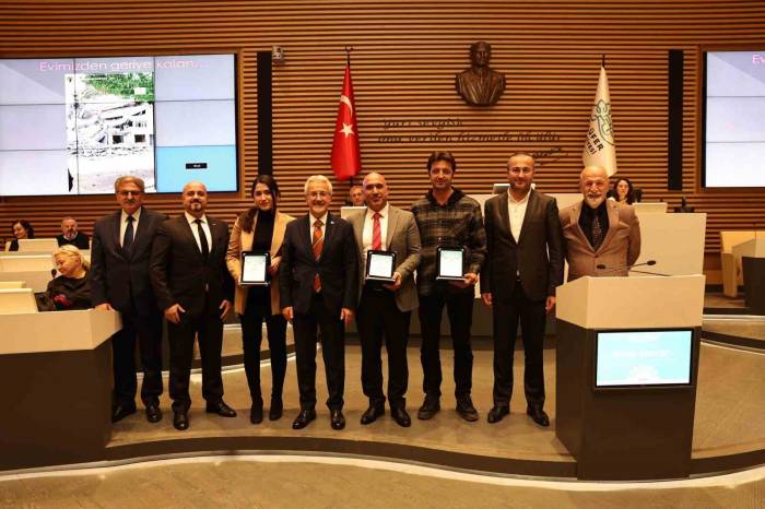 Deprem Bölgesindeki Çalışmalara Katkı Verenlere Teşekkür