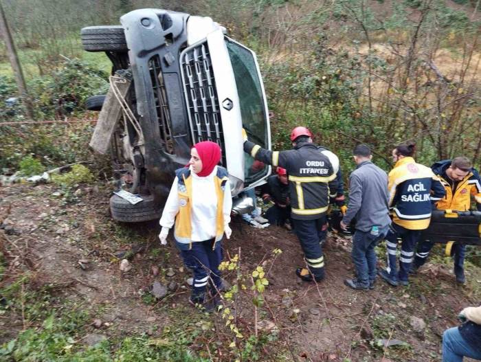 Ordu’da Kamyonet Devrildi: 4 Yaralı