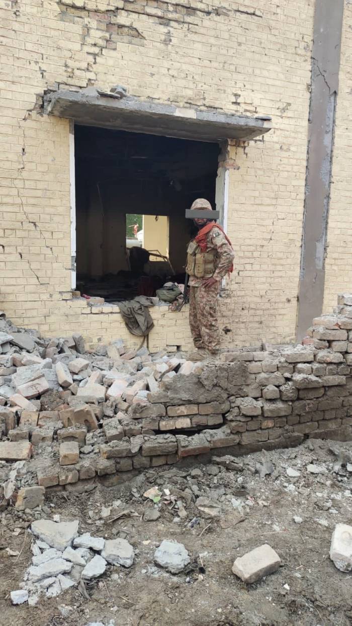 Pakistan’da Kışlaya Bombalı Saldırı: 23 Ölü