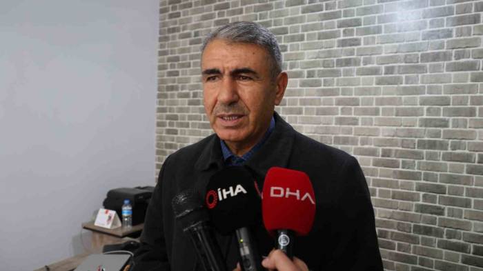 Bulduğu Ziynet Eşyası Dolu Çantayı Dokunmadan Sahibine Teslim Etti