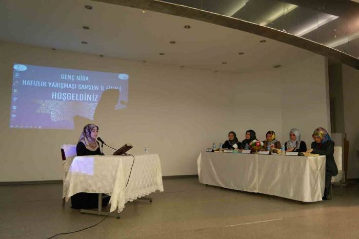 Hafızlar Kur’an-ı Kerim’i Güzel Okumak İçin Yarıştı