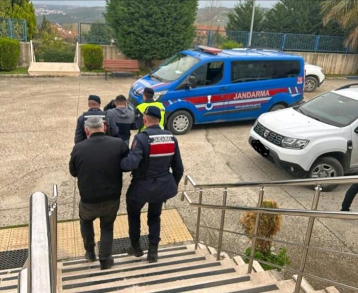 Yalova’da Sahte Plakalı Minibüslerle Soygun Yapan 2 Hırsız Tutuklandı