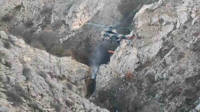 Amasya’da Kayalıklardan Düşen Vatandaş Askeri Helikopterle Kurtarıldı