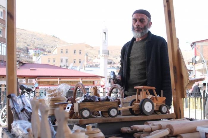 Emekli Olduktan Sonra Kendi Atölyesini Kurup Çocukluk Hayalini Gerçekleştirdi