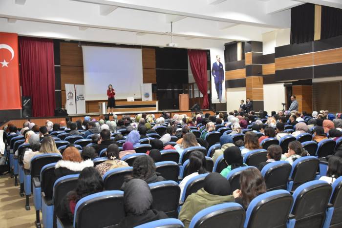 Siirt’te Kitap Fuarına Yoğun İlgi