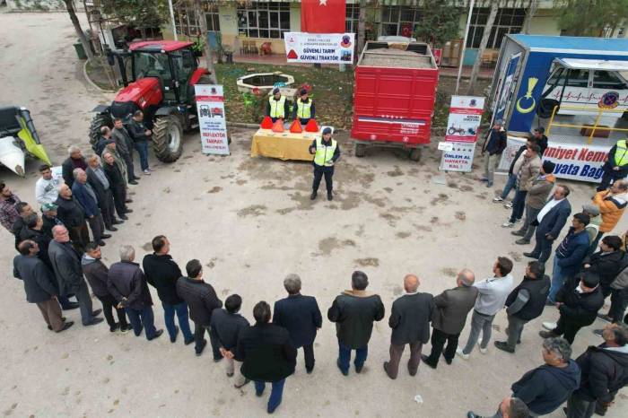Denizli’de Jandarmanın ‘Güvenli Tarım, Güvenli Traktör’ Eğitimleri Sürüyor