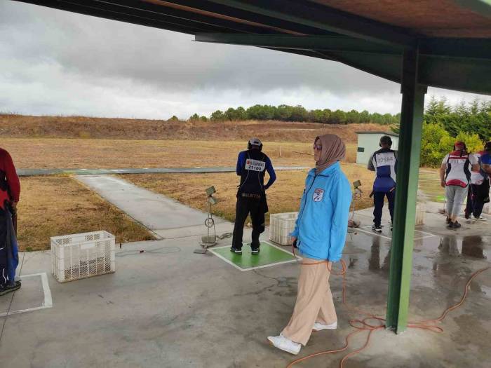 Denizli’nin İlk Lisanlı Atıcılık Hakemi 19 Yıldır Ulusal Müsabakaları Yönetiyor