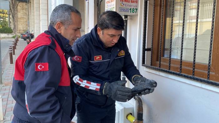 Kargayı Emniyetten İtfaiye Kurtardı