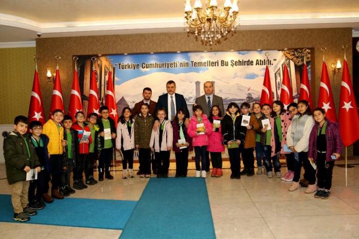 Vali Çiftçi’nin Minik Misafirleri