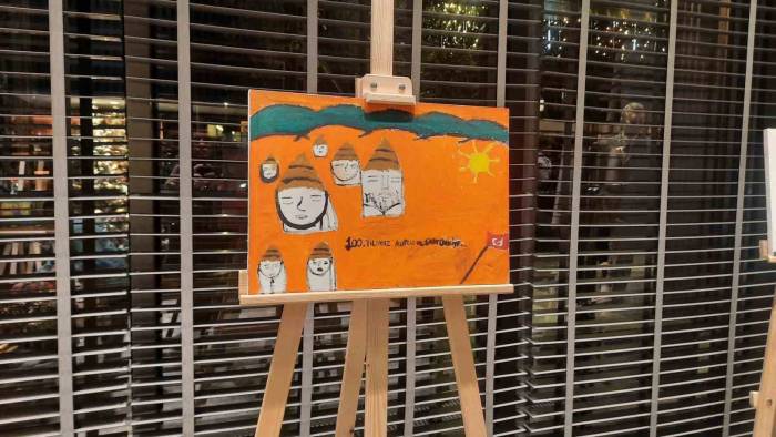 İstanbul Valisi Gül, Depremzede Çocukların Resim Sergisine Katıldı