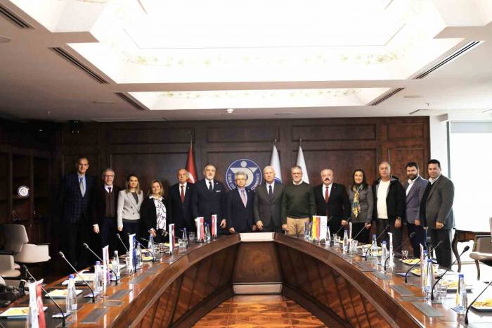 İzmir Futbolu İçin El Ele