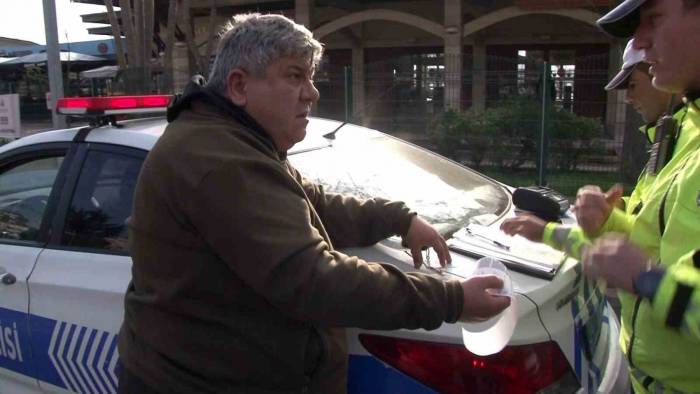 Kadıköy’de Kırmızı Işık Cezası Uygulanan Taksi Şoförü: “Nereden Gördün Benim Işıktan Geçtiğimi”