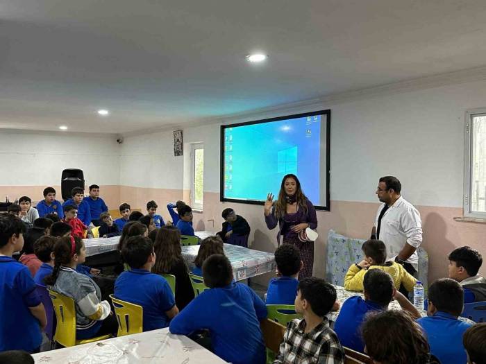 Köyceğiz’de Toplum Sağlığı Merkezi Tarafından Öğrencilere Eğitim