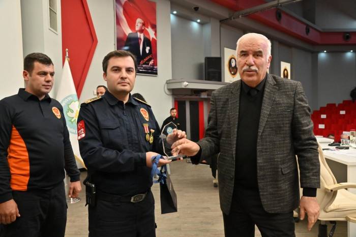 Libya’da Görev Alan Manisa İtfaiyesine Teşekkür Plaketi