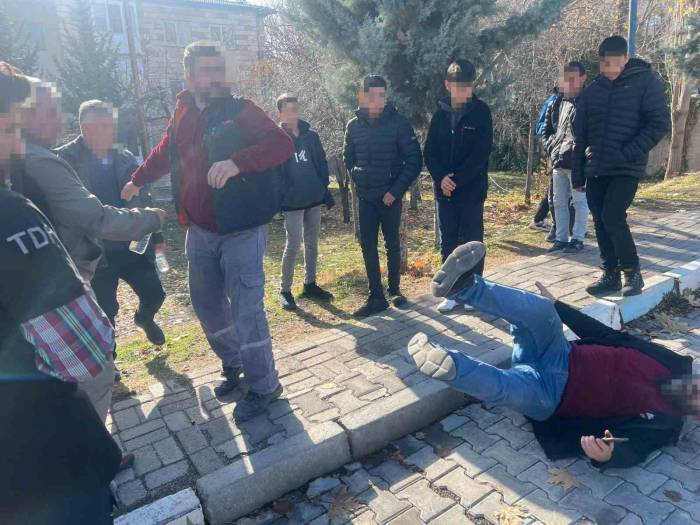 Öğrenciler Şakalaştı, Veliler Kavga Etti