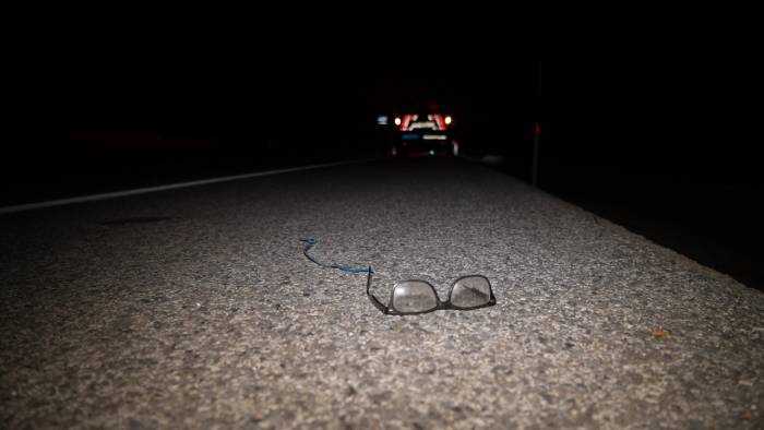Otomobilin Çarptığı Ağır Yaralanan Motosikletlinin, Olay Yerinde Gözlüğü Ve Evine Götürmek İçin Aldığı Yol Kenarına Savrulan Ekmekler Kaldı