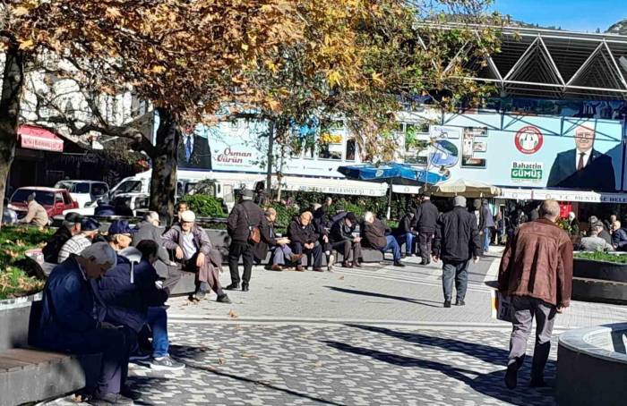 Sıcak Havayı Gören Muğlalılar Parklara Yöneldi