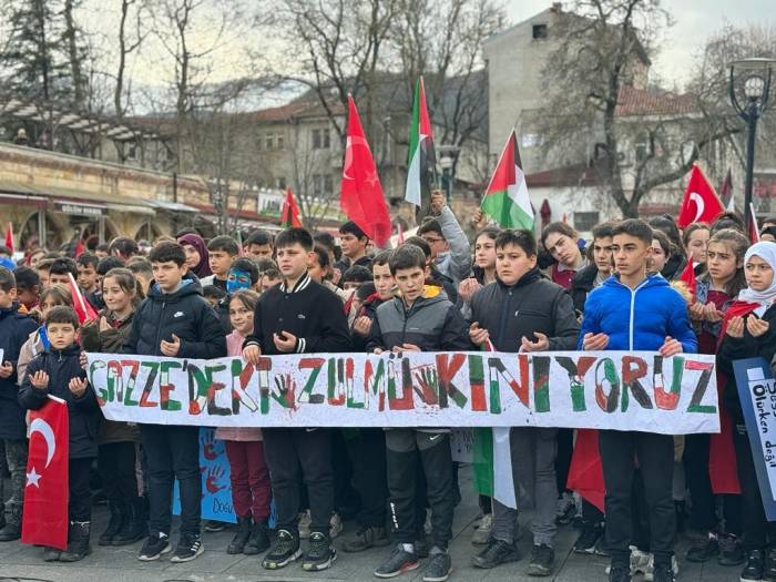 Öğrencilerden Filistin’e Destek Yürüyüşü