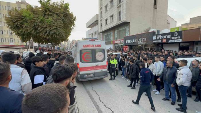 Silopi’de Kur’an-ı Kerim’i Yırtan Uyuşturucu Bağımlısı Şahsa Linç Girişimi