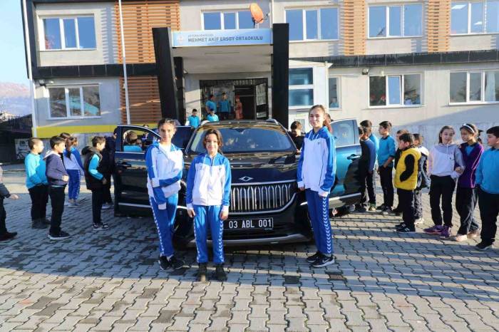 Yerli Malı Haftasında Öğrencilere Togg Sürprizi