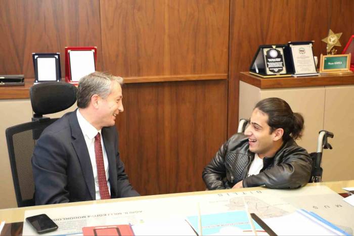 Ağrı’da Engelli Öğrencilerden Milli Eğitim Müdürü Kökrek’e Ziyaret