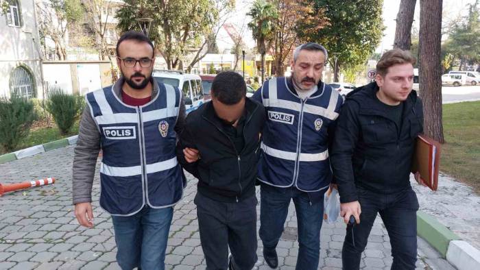 Kuyumcudan Altın Çalıp Kaçan Hırsız Yakalandı