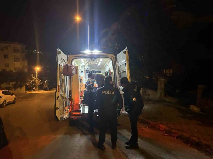 Anahtarını Evde Unutan Genç Balkondan Girmeye Çalışınca İkinci Kattan Yere Çakıldı