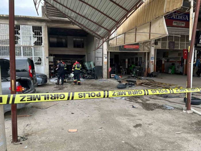 Otomobilin Lpg Tankı Bomba Gibi Patladı