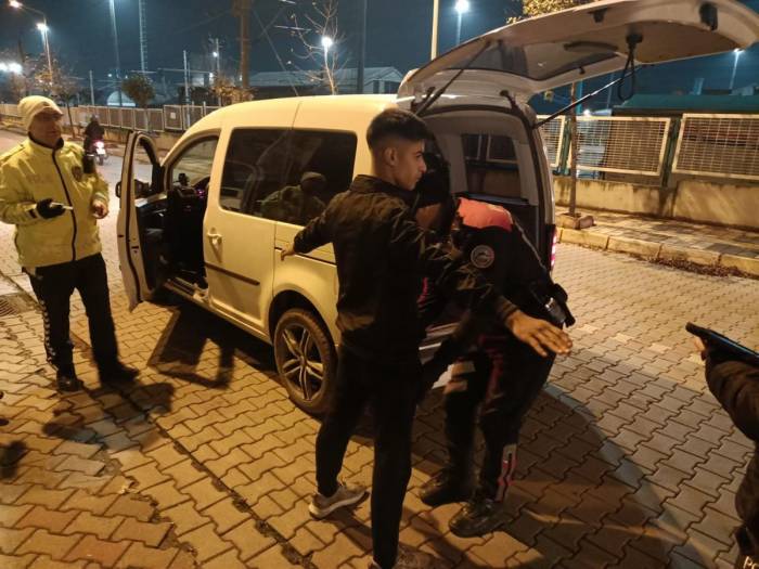 Balıkesir’de Polis 25 Aranan Şahsı Yakaladı