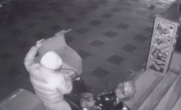 Bayrampaşa’da Bir Kişi Eski Çalıştığı İş Yerine Girerek Motosikleti Çaldı