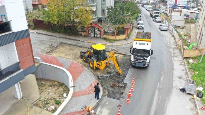 Beylikdüzü’nde Yol Çalışmaları 10 Mahallede Eş Zamanlı Devam Ediyor