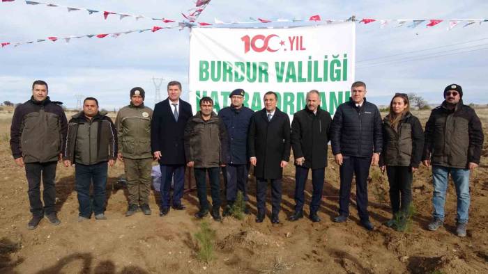 Burdur’da Valilik 100’üncü Yıl Hatıra Ormanı’nda Bin Fidan Toprakla Buluştu