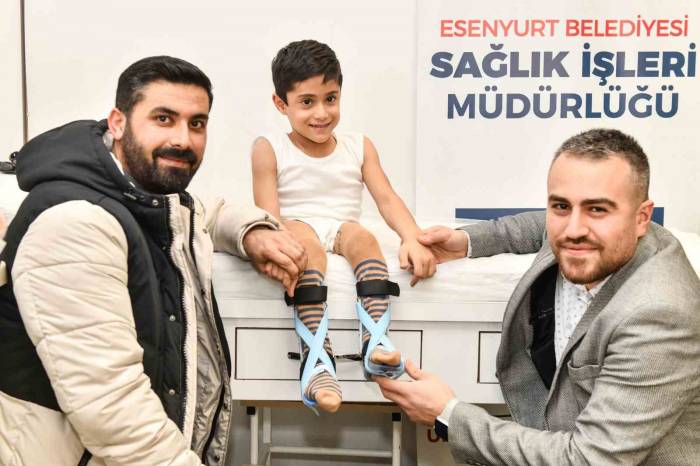 Esenyurt’ta Yaşayan 7 Yaşındaki Ayrık Omurga Hastası Çocuğa Medikal Malzeme Desteği