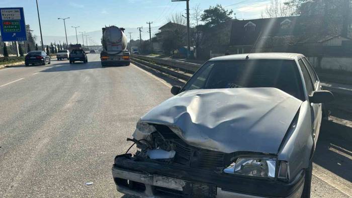 Tır İle Otomobilin Karıştığı Kazada 2 Kişi Yaralı